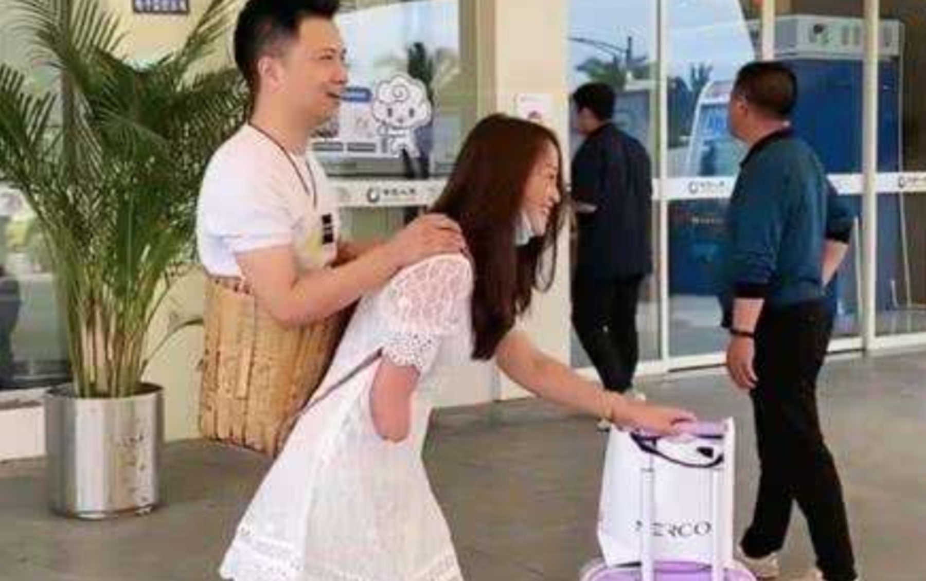 连体人结婚_连体人结婚怎么样洞房_连体人结婚的<a href='http://www.crfgs.cn/shenghuo/' target='_blank'>生活</a><a href='http://www.crfgs.cn/yule/yszx/' target='_blank'>视频</a>